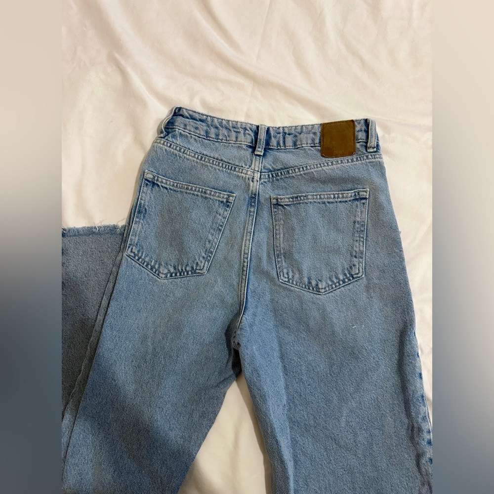 ZARA Women’s High Rise Straight Leg Jeans Light Wash Frayed Hem US 2 PreOwned - Picture 4 of 10
